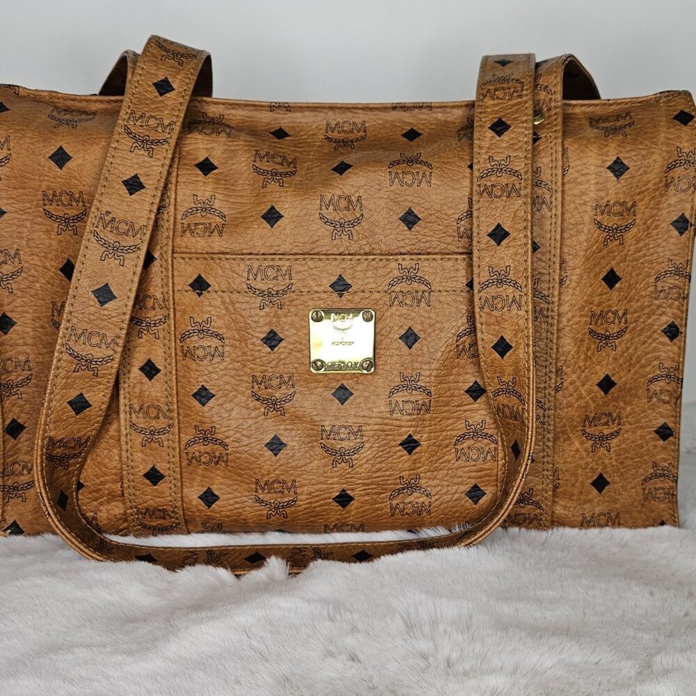 Price is FIRM⚠️ MCM Logo Printed Shoulder Bag